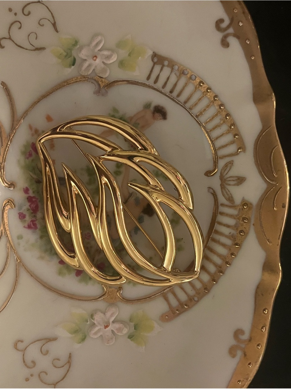 Monet Signed - Gold Tone Leaf Brooch